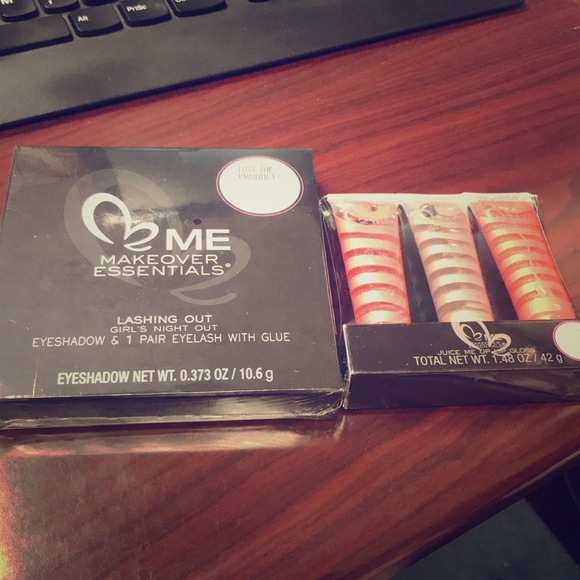 Brand new eye shadow pallet and lip glass! - Picture 1 of 3